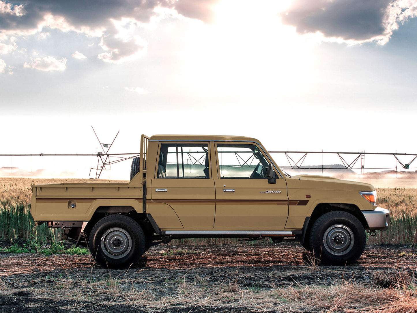Broome Lite body stripes kit - J75 J79 Series Toyota Land Cruiser Dual Cab tan vehicle