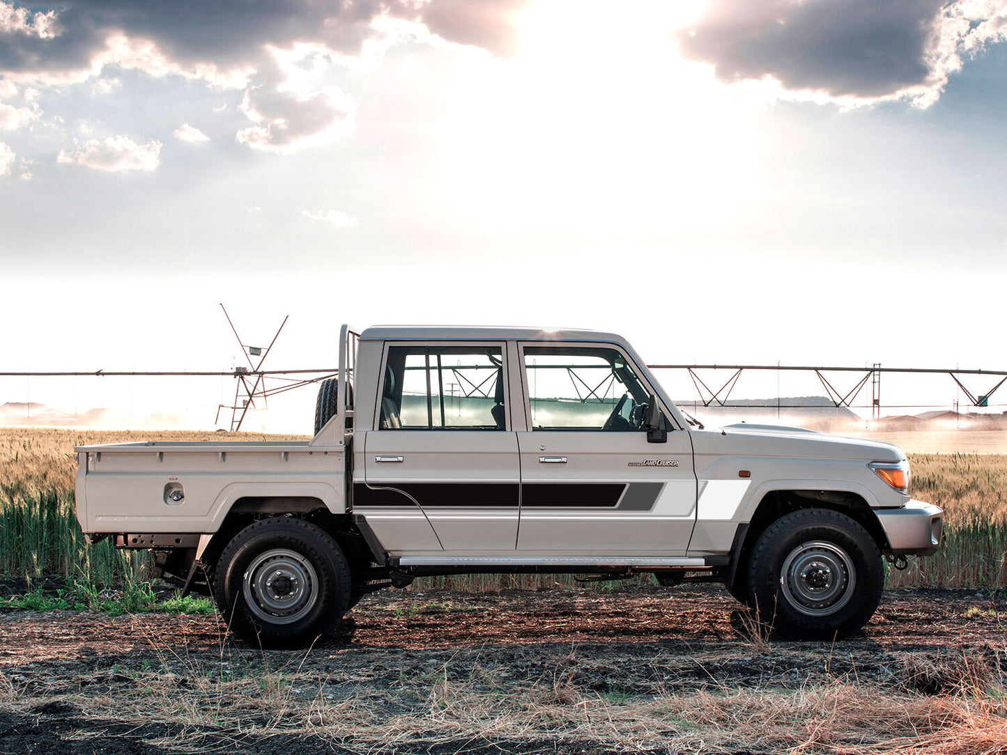 Touge source image 4 for Decal Body Stripe Kit (Cobar) - 79 Series Dual Cab (2012-)