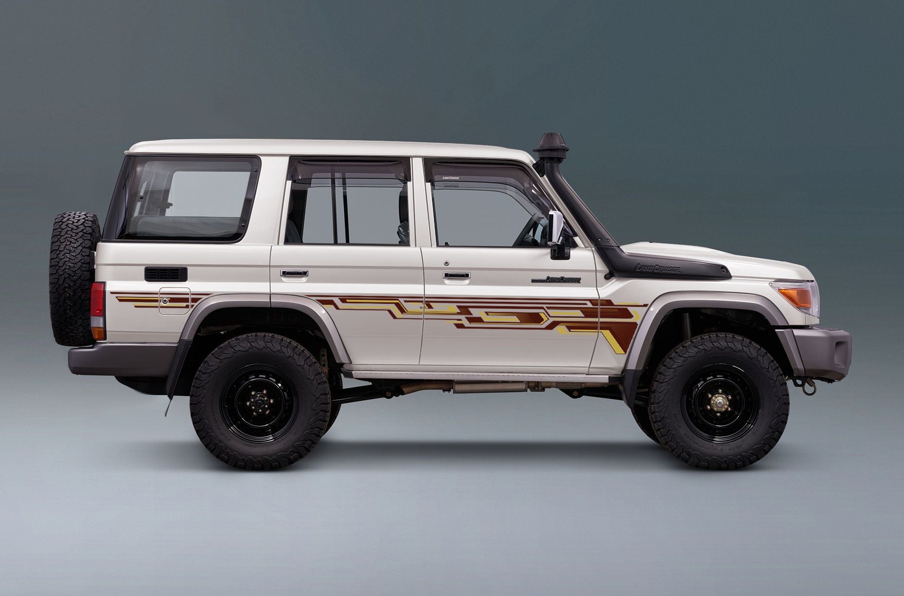 70 Series Land Cruiser Decal Body Stripe Kit (DOHA) - 76 Series (2007-)