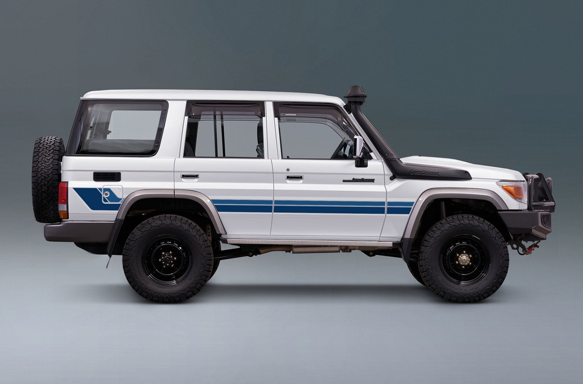 70 Series Land Cruiser Decal Body Stripe Kit (Renmark) - 76 Series (2007-)