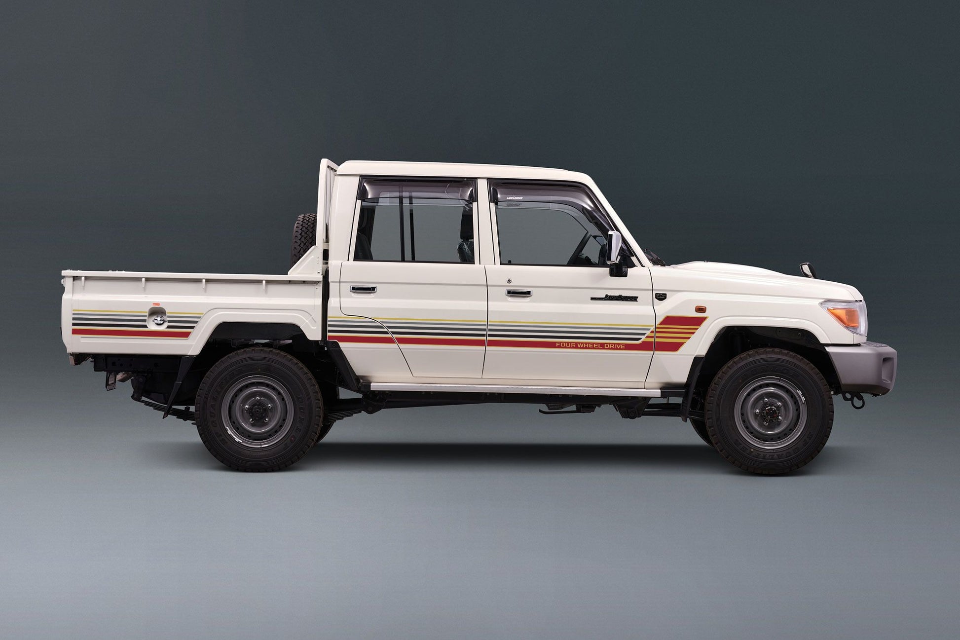 70 Series Land Cruiser Decal Body Stripe Kit (Townsville) - 79 Series Dual Cab (2012-)